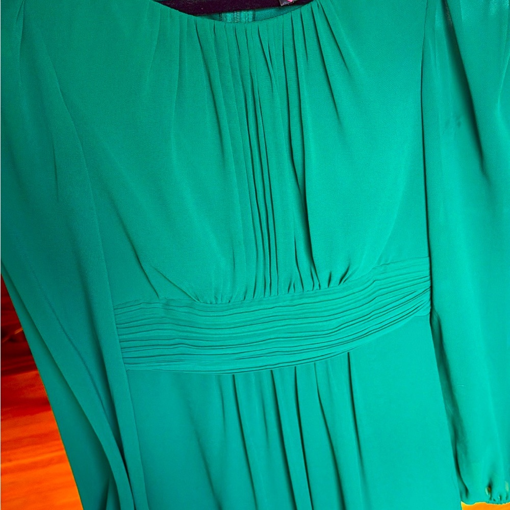 Elegant Green Pleated Waist Dress